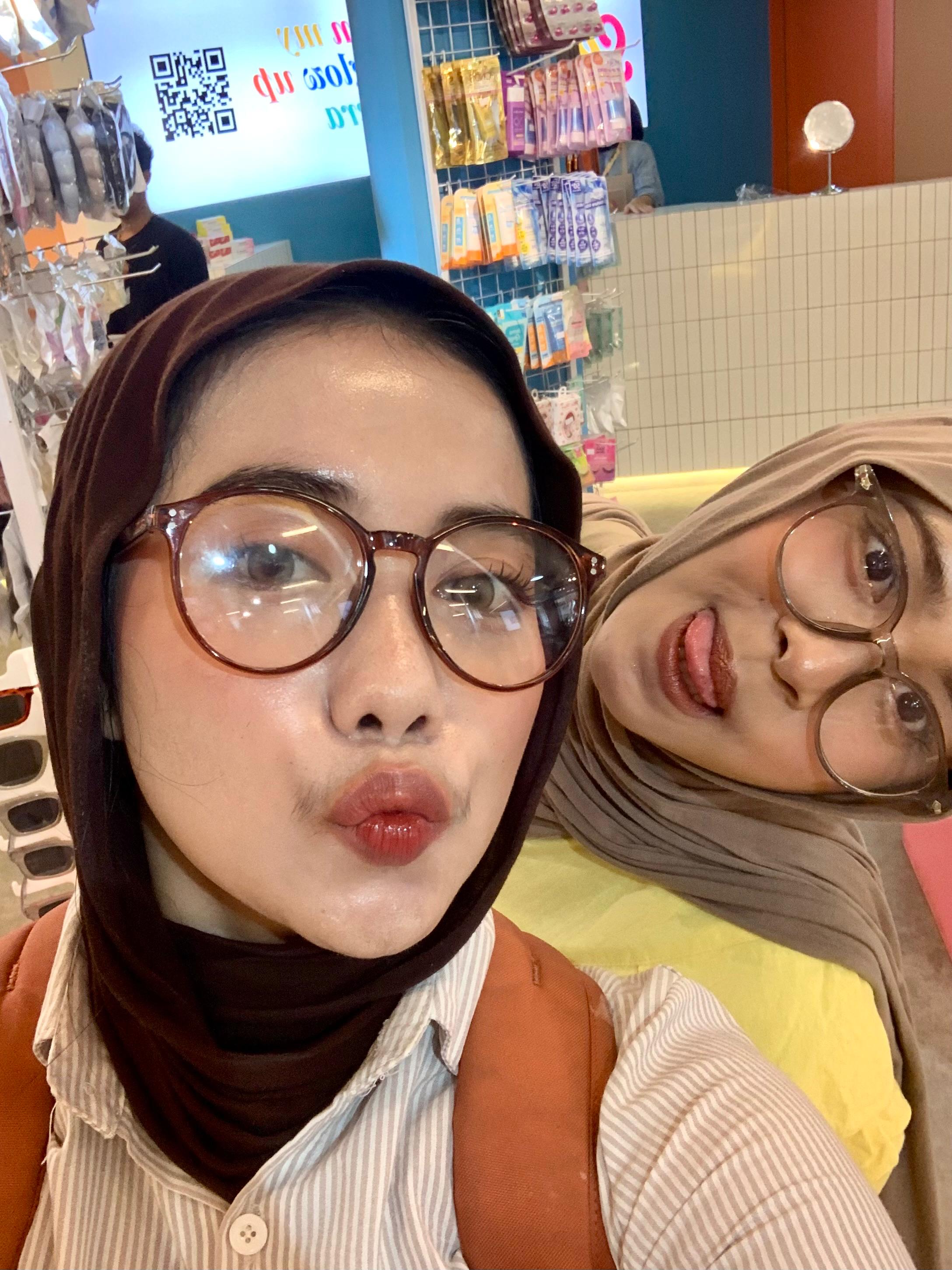 Sarah dan Tiara